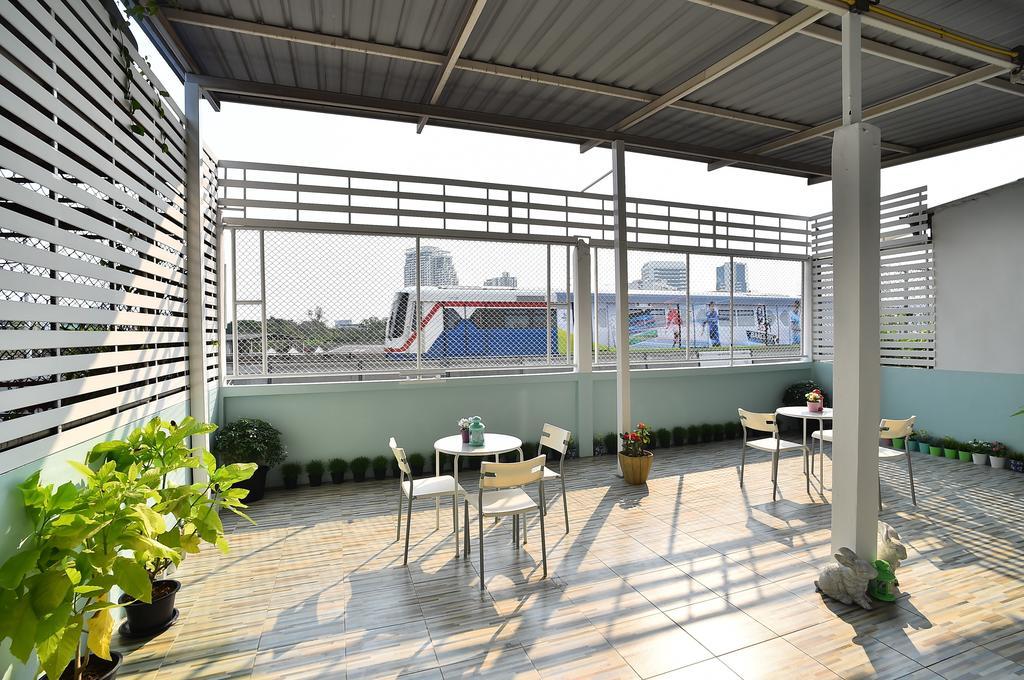 Take A Rest Hotel Bangkok Ngoại thất bức ảnh