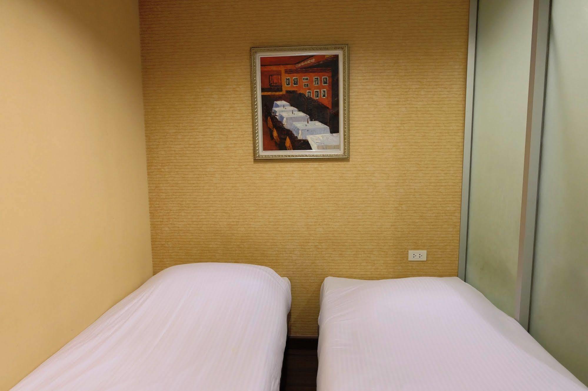 Take A Rest Hotel Bangkok Ngoại thất bức ảnh