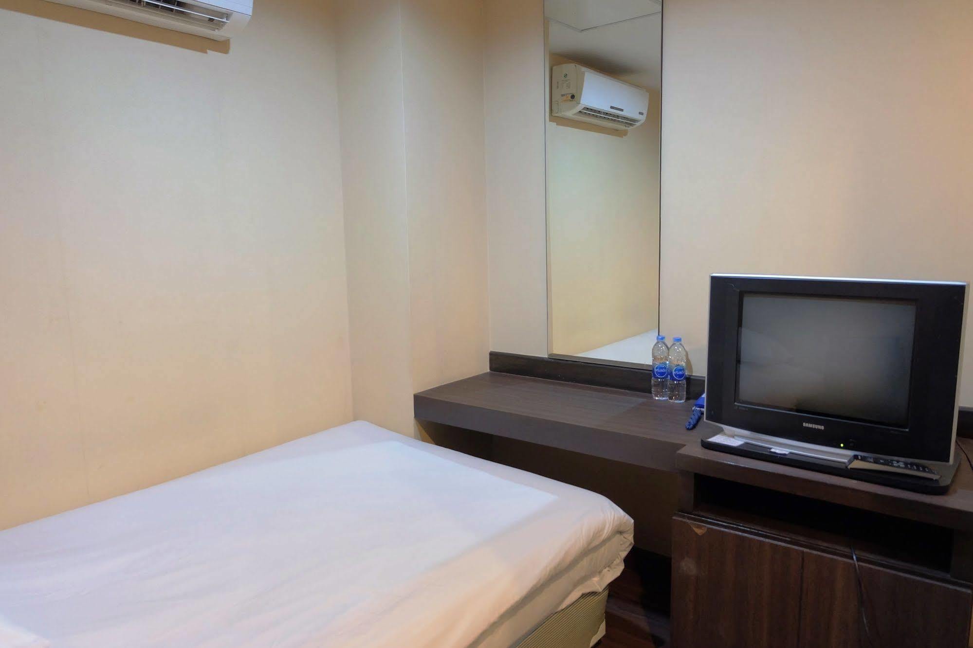 Take A Rest Hotel Bangkok Ngoại thất bức ảnh